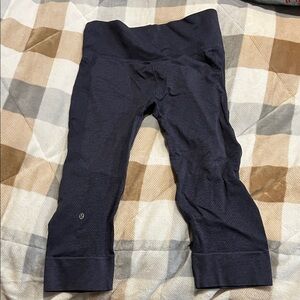 Lululemon Navy crop Leggings